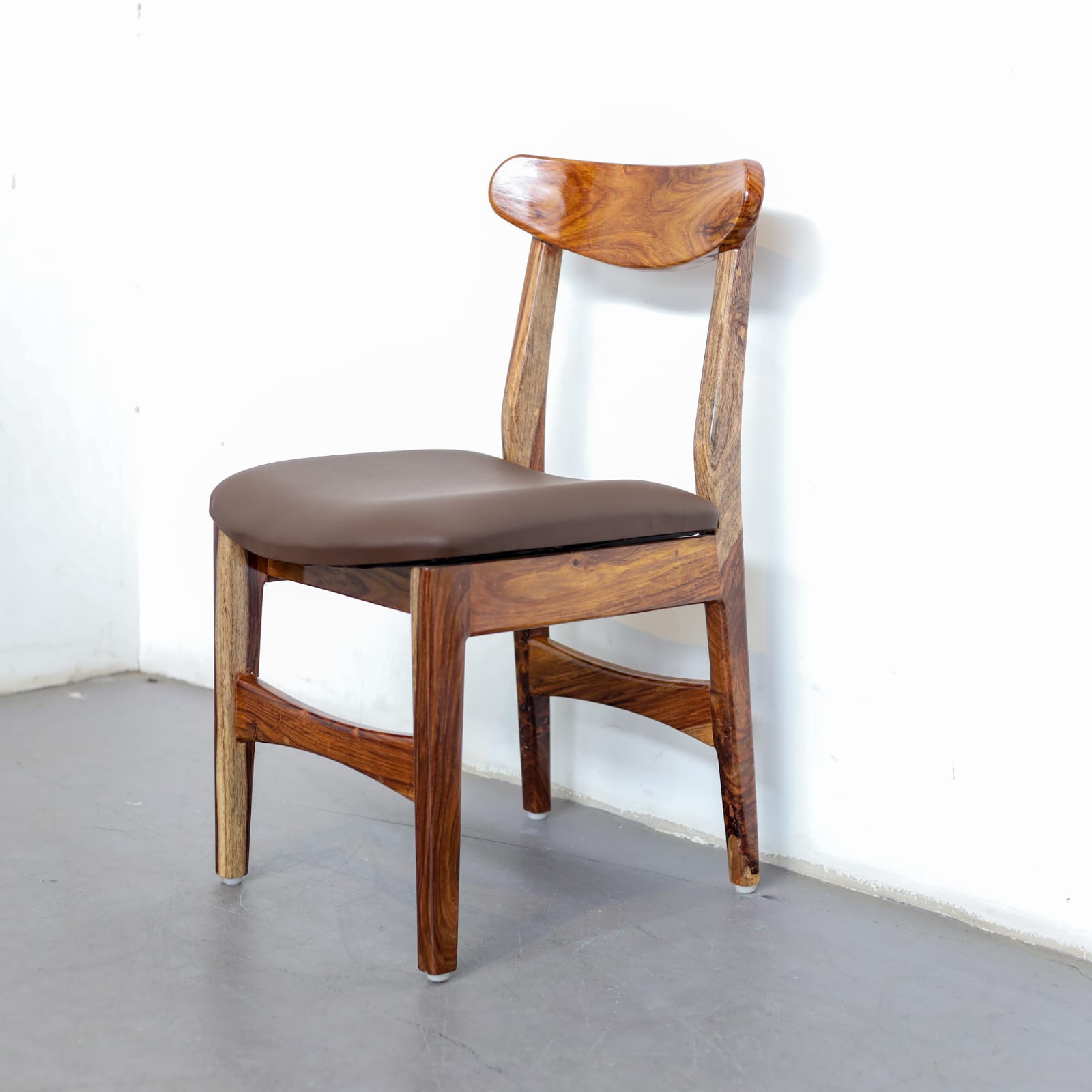 Yelisha Chair